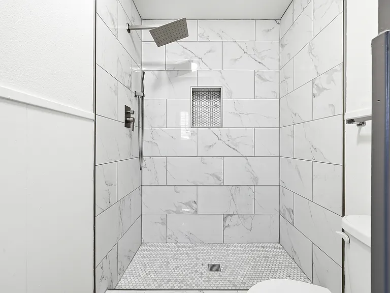 502 Downshire Dr — Photo 15