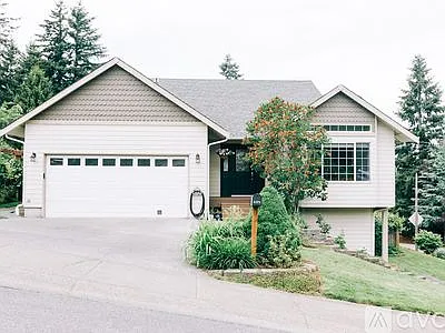 1171 Newton St Photo 1