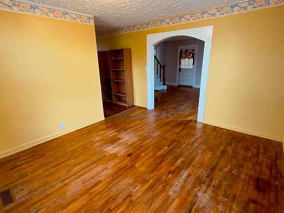 5th image of 855 Main St
