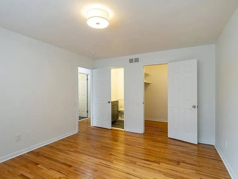 North Shore Apartments — Photo 9