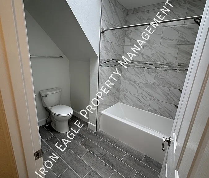 2481 E Lenox Ct — Photo 10