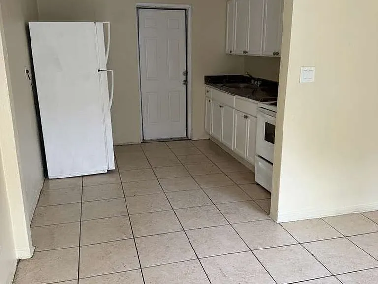 423 NW 13th Ave — Photo 5