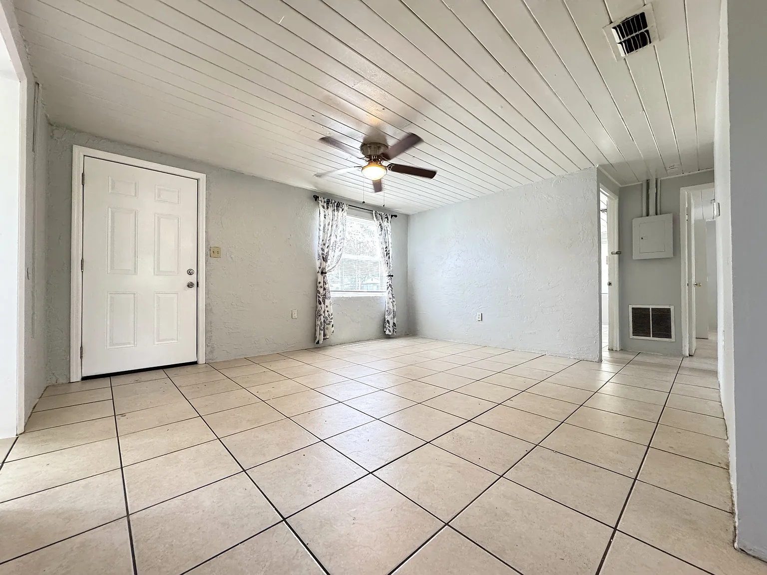 4 bed, 1008 sqft, $1,600 — Photo 4