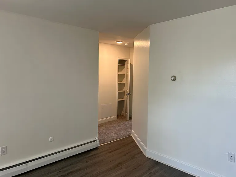Parkside Manor Apartments — Photo 32