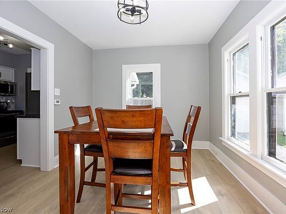 4th image of 302 Prospect St
