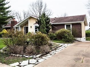 15468 Strollways Dr, Chesterfield, MO 63017
