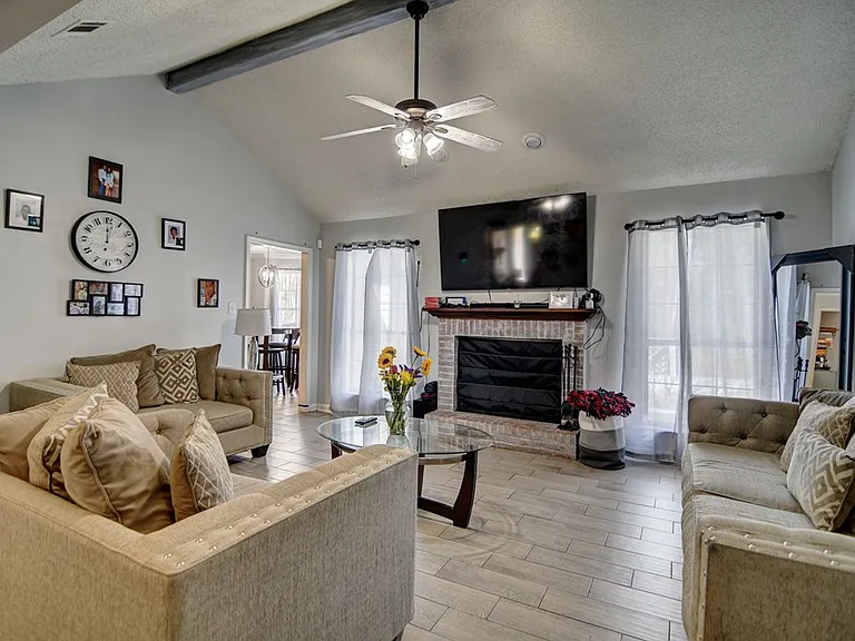 4120 Clay Dr — Photo 10