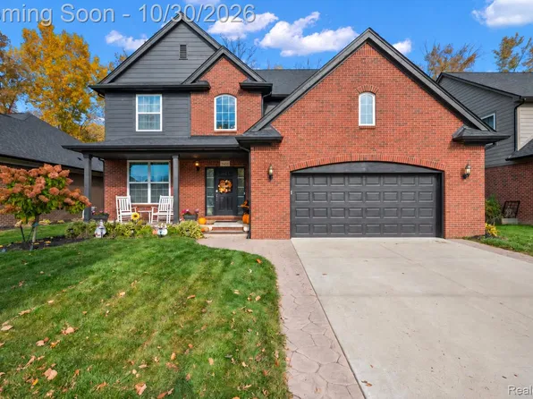1651 N Lake Dr, Troy, MI 48083