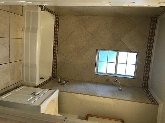 2nd image of 210 W Georgia St