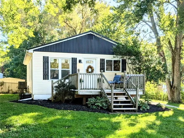 2177 Par Dr, Akron, OH 44312