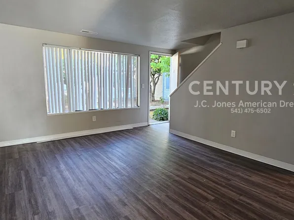 2000 Brookhurst St APT 20, Medford, OR 97504