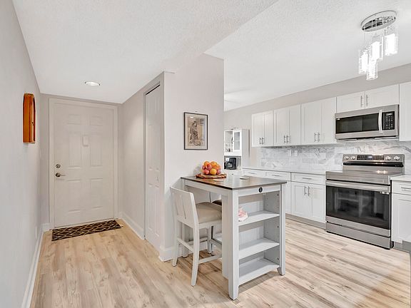 3rd image of 15461 Pembridge Drive #205