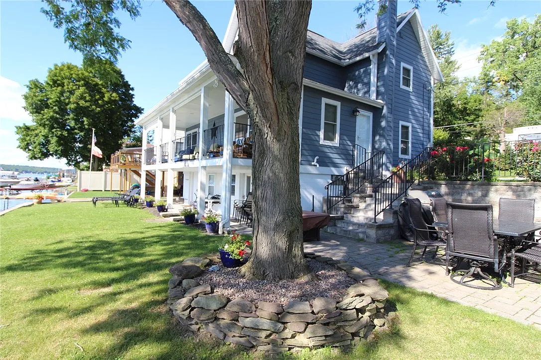 3 bed, 2.5 bath, 1672 sqft, $2,200 — Photo 2