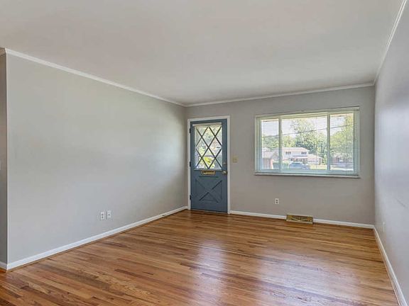 4th image of 1539 Blueorchard Dr