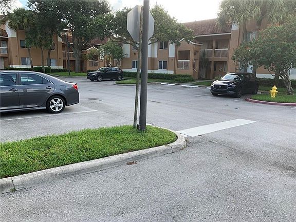 4th image of 755 N 92nd Avenue
