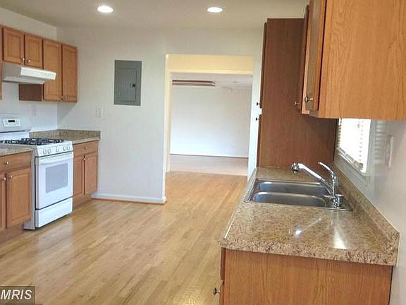 4th image of 6010 Mayfair Ln