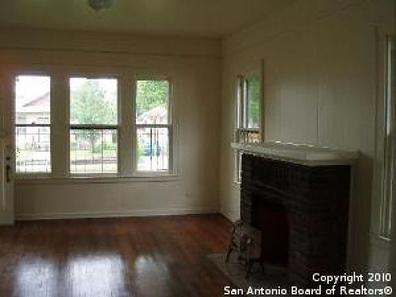 3rd image of 123 Dilworth St