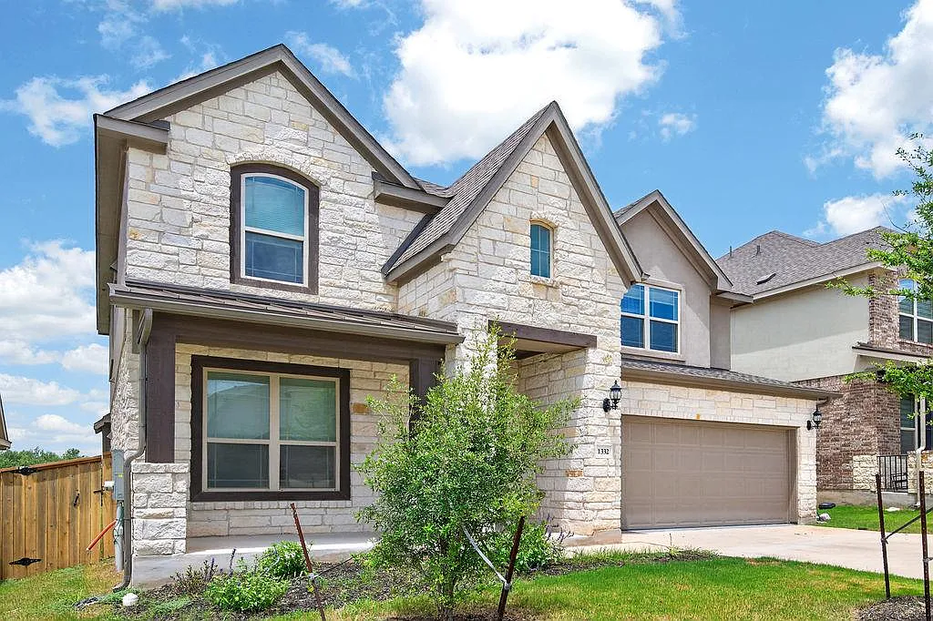 5 bed, 4.0 bath, 3066 sqft, $3,295 — Photo 3
