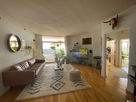 2nd image of 1134 W Granville Ave #609