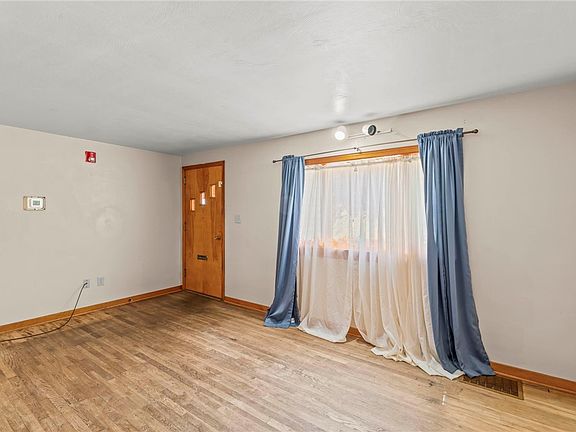 5th image of 738 Sellers Ave