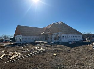 2 Oaklawn Dr, Ramona, OK 74061