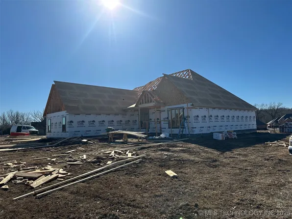 2 Oaklawn Dr, Ramona, OK 74061