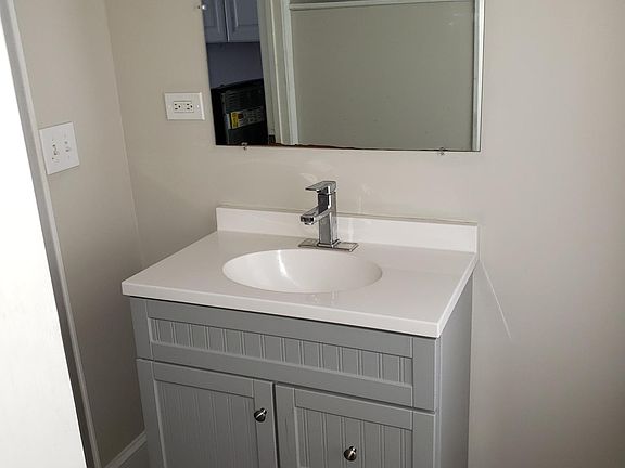 4th image of 1626 Auburn Ave #1