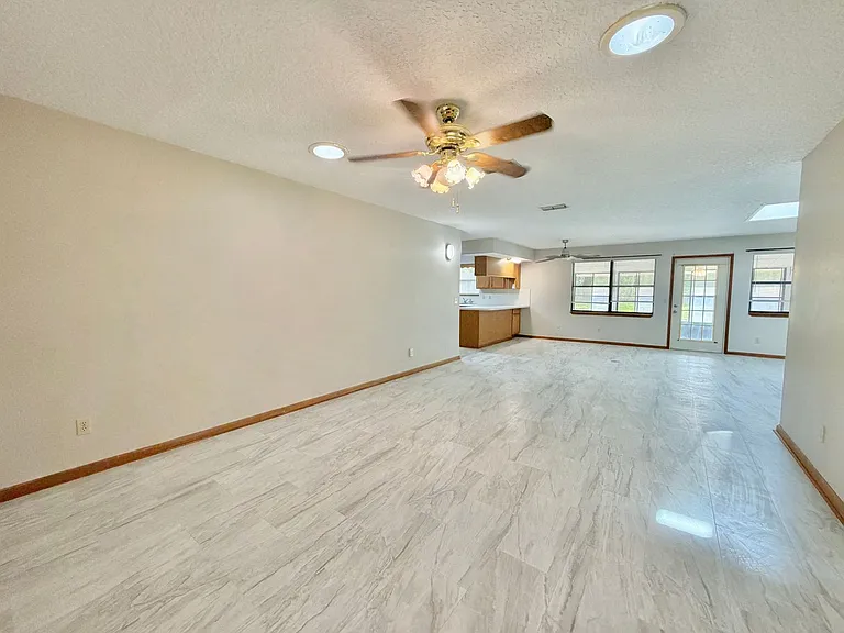 3990 Clearwater Ln — Photo 6