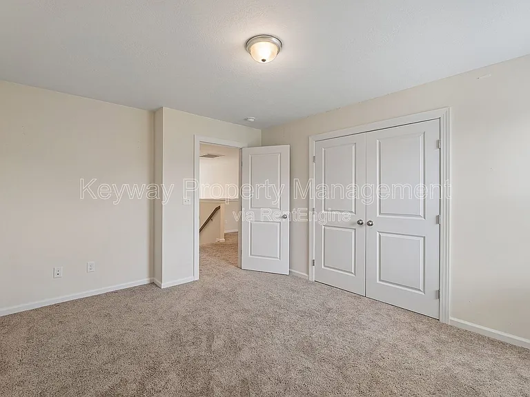 585 Hampton Dr — Photo 23