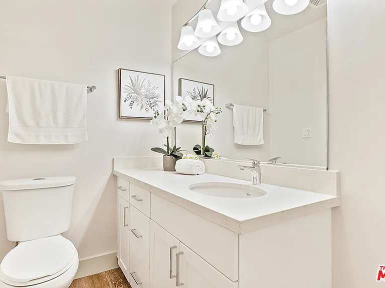 821 E 3rd St #209 — Photo 15