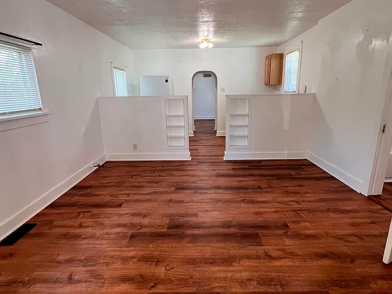 625 Wood St — Photo 2
