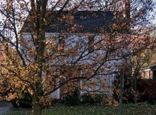 1923 Norwood Dr, Grosse Pointe Woods, MI 48236