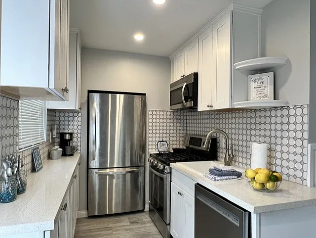 Studio, 400 sqft, $2,850 — Photo 2