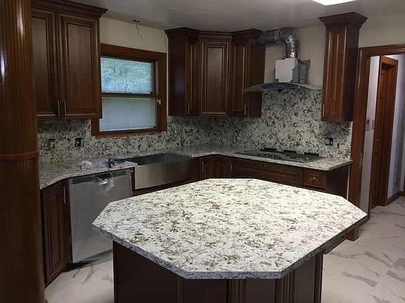 3rd image of 7365 Kirby Cres
