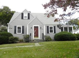 136 Henry St, Fairfield, CT 06824
