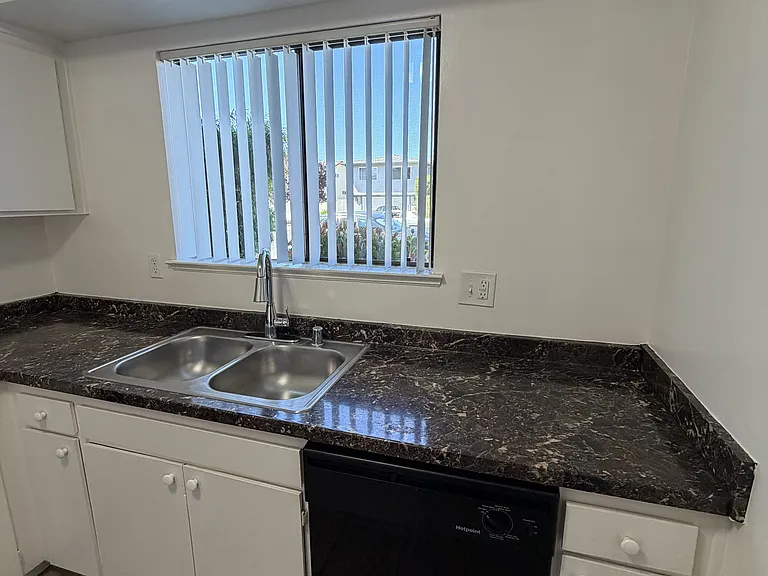 The Franciscan Apartments — Photo 14