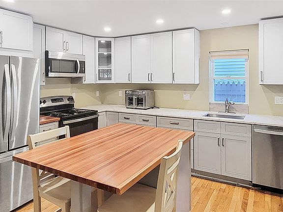 2nd image of 3 Preston Place