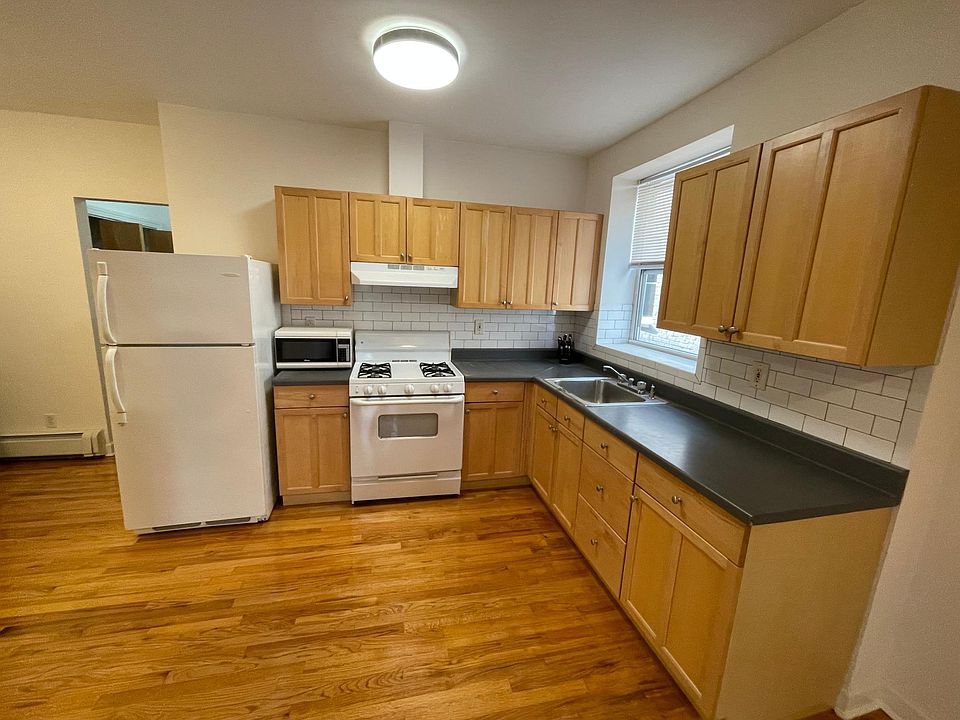 1st image of 2775 E 15th St #1