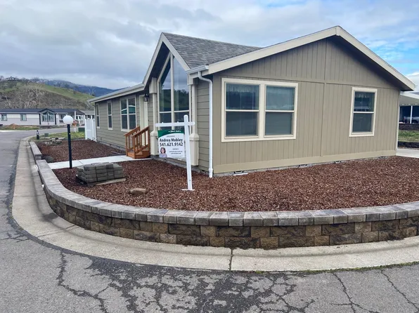 4601 S Pacific Hwy Unit 7, Phoenix, OR 97535