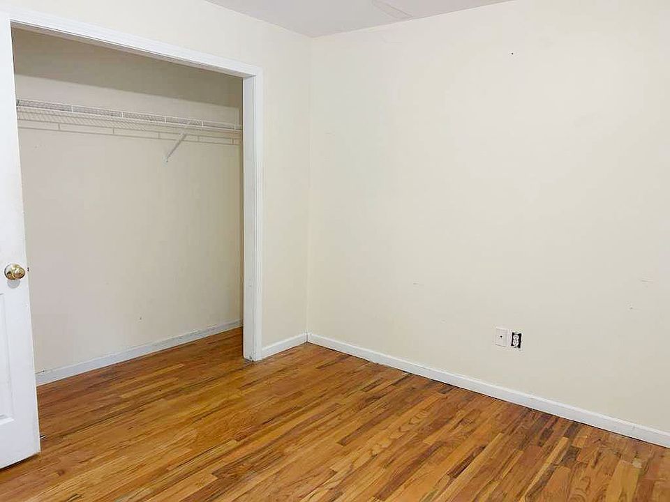 2nd image of 20 Courtney Pl APT 1A