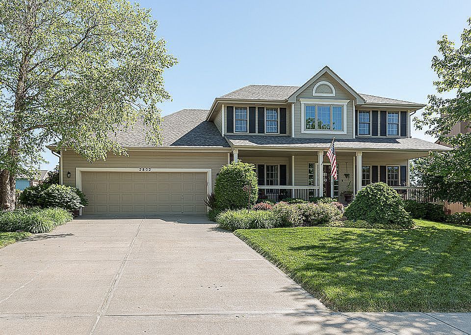 2802  Leigh Lane, Papillion