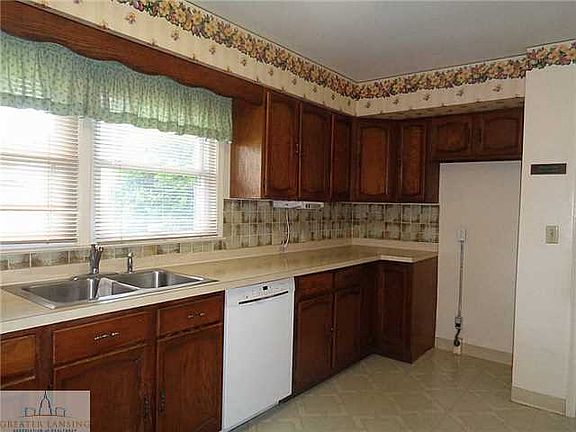 4th image of 2021 W Hillsdale St