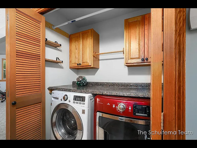6330 Alger St — Photo 2
