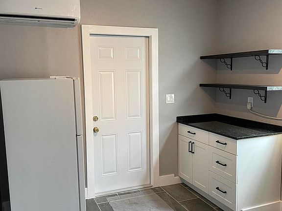4th image of 432 15th St #2