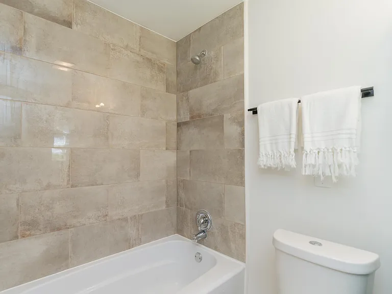 913 Woodmore Ter — Photo 47