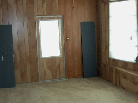 3rd image of 182 Windsor Dr