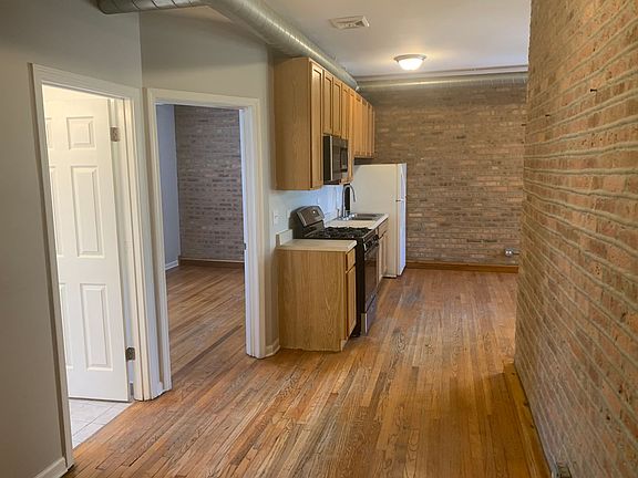 3rd image of 1608 N Luna Ave #2W