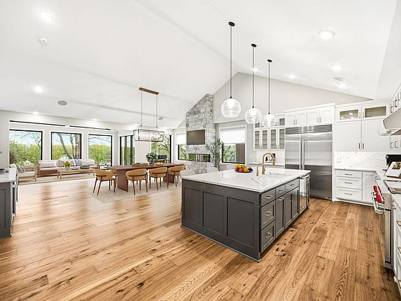3rd image of 4725 Linden Cove Ln