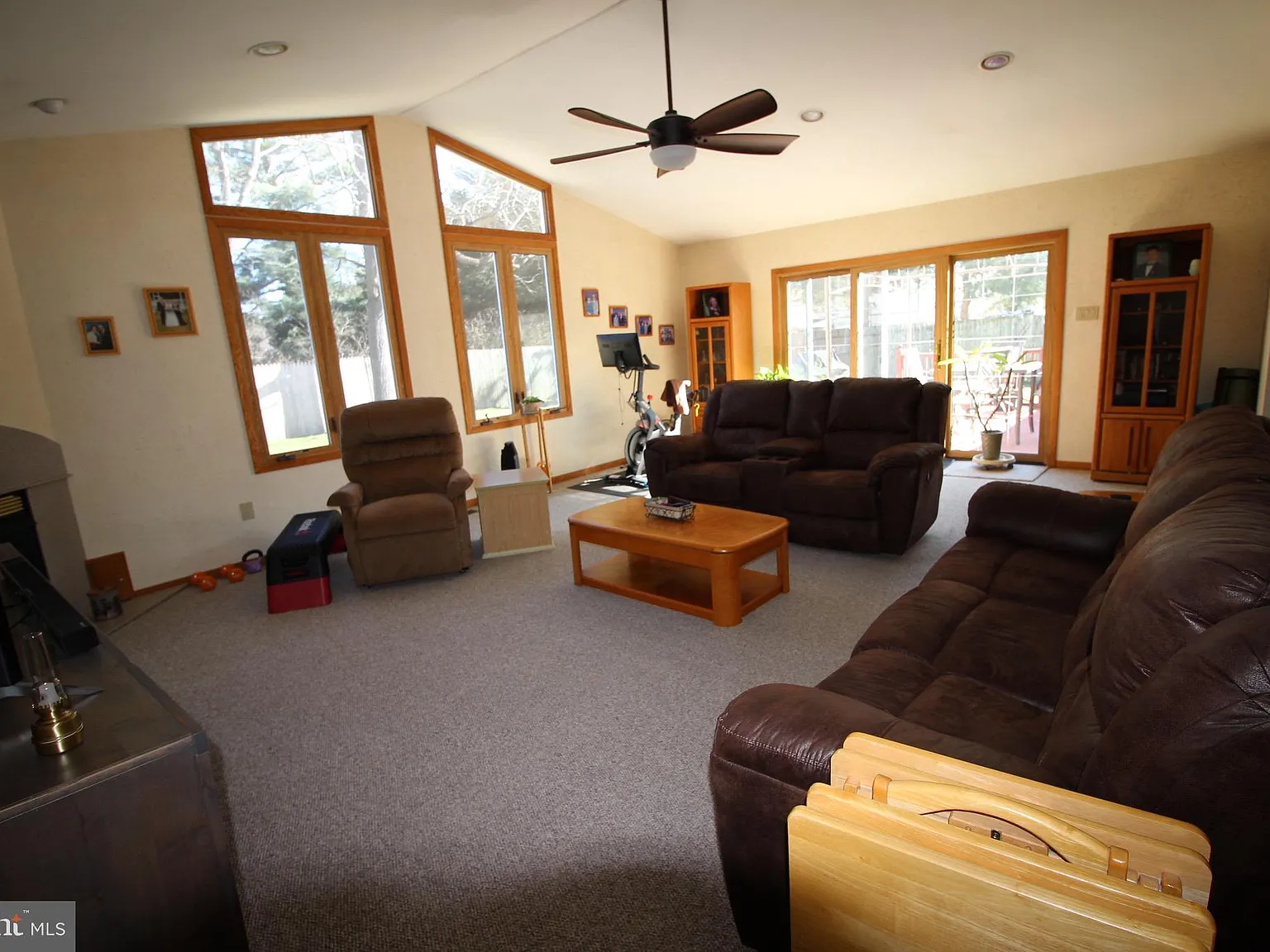6 bed, 3.0 bath, 2050 sqft, $3,450 — Photo 4