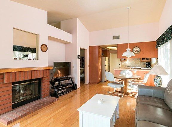 3989 Ashbourne Ln-MLS_Size-014-11-Family